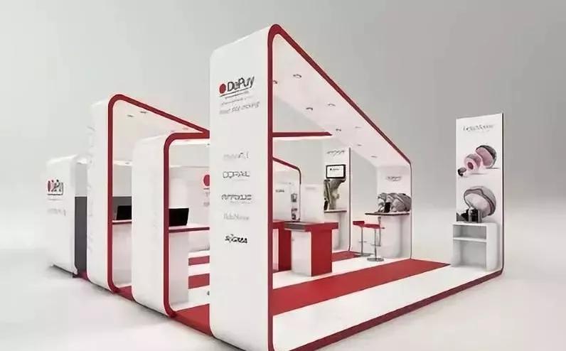 展臺搭建中的指示牌